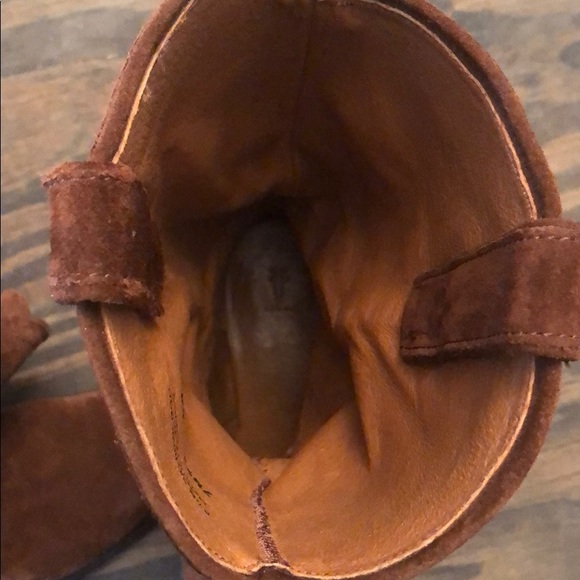 Woman’s Frye Boot - Picture 5 of 6